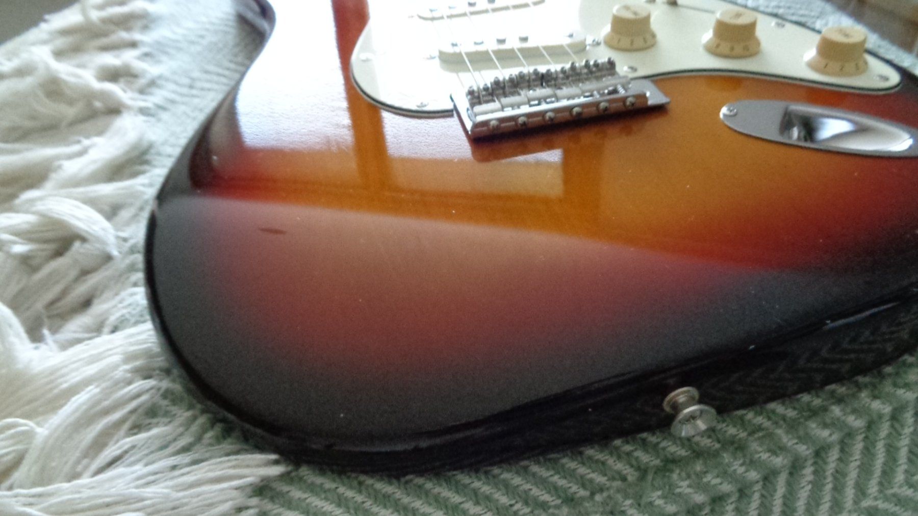 Fender Musikinstrumente: Fender Stratocaster N Serial Three Tone Sunburst 1993/4 – Gebraucht aus Pianezzo von JapanGuitars 8