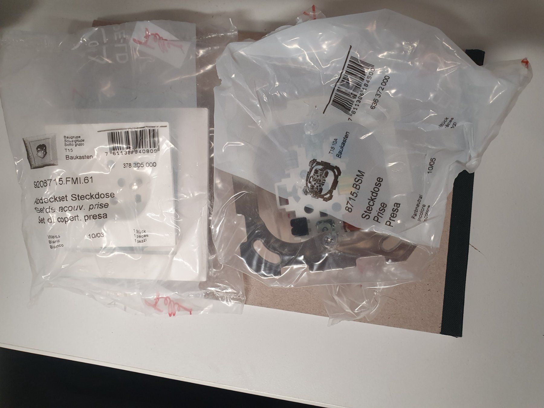 Feller Spine: UP T15 Feller Steckdose – Nuovo e nell'imballaggio originale da Hombrechtikon venduto da SPS-Liquidationen 2
