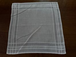 Taschentuch Weissmit schönem Rand 29x29 cm guter Zustand