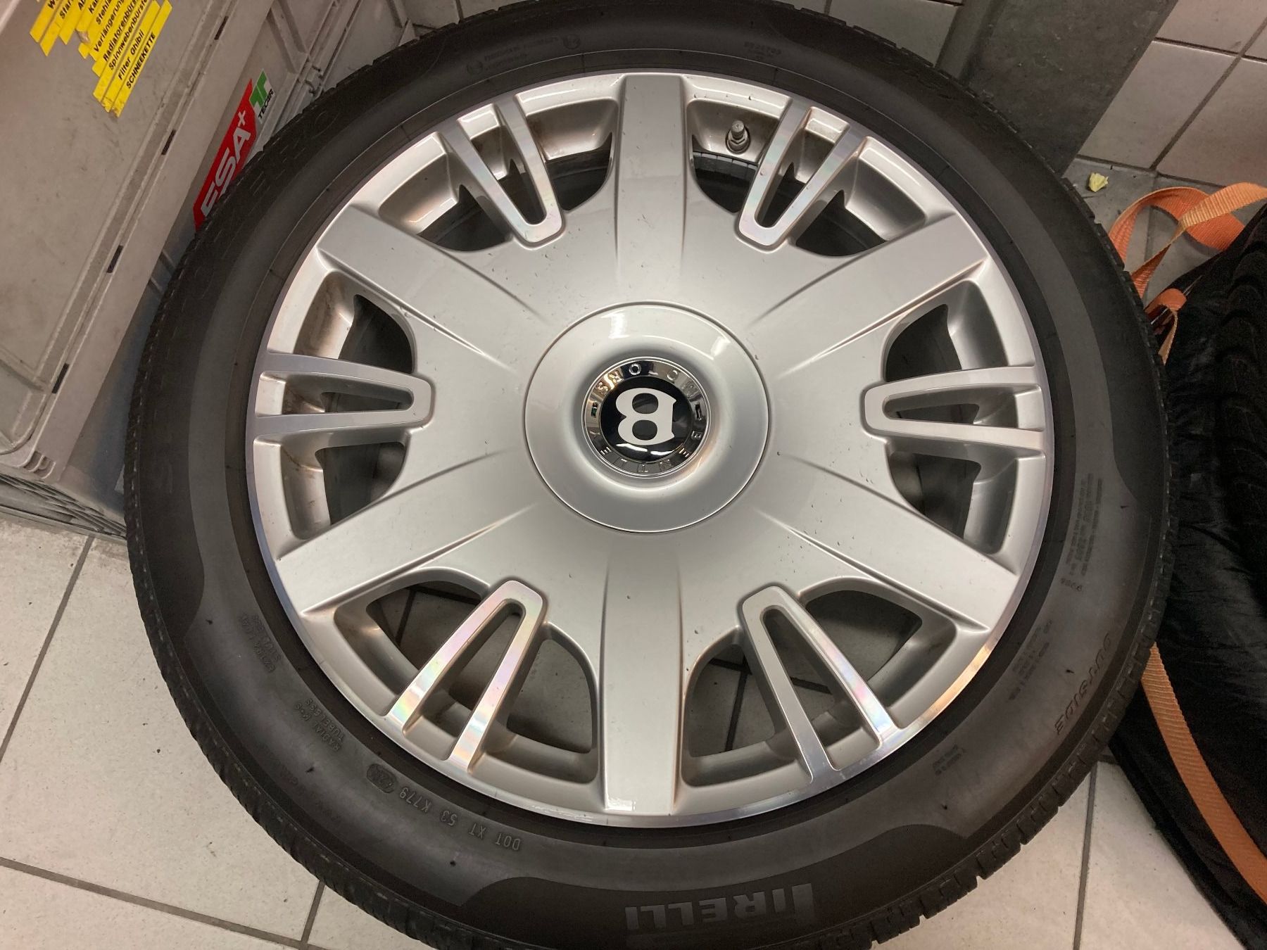 Bentley Pneumatici & Ruote complete: Bentley Continental Winterräder  265/45R20 – Usato da Cham venduto da WB2223