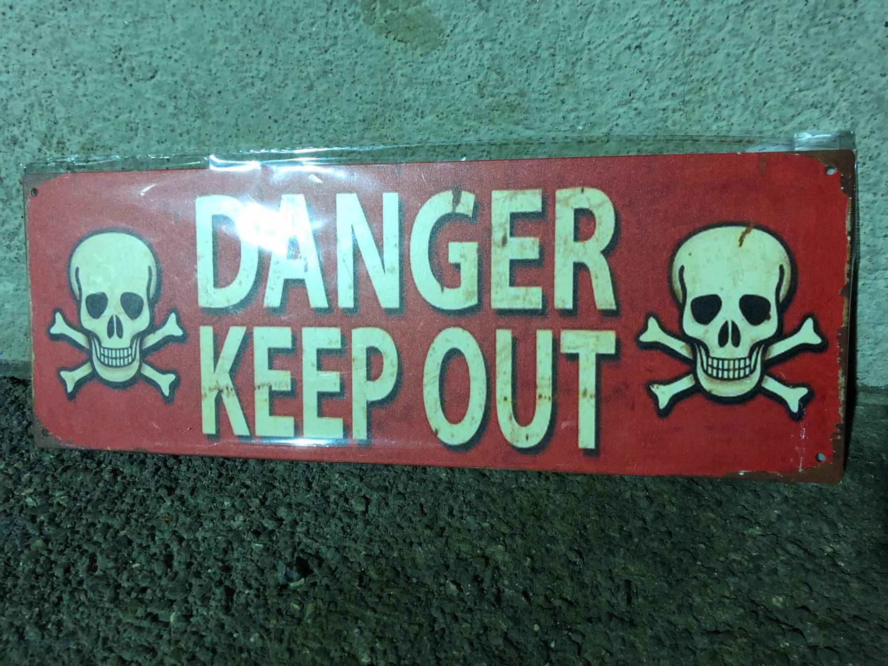 Schilder: Danger keep out – Neu (gemäss Beschreibung) aus Reinach AG von rares75