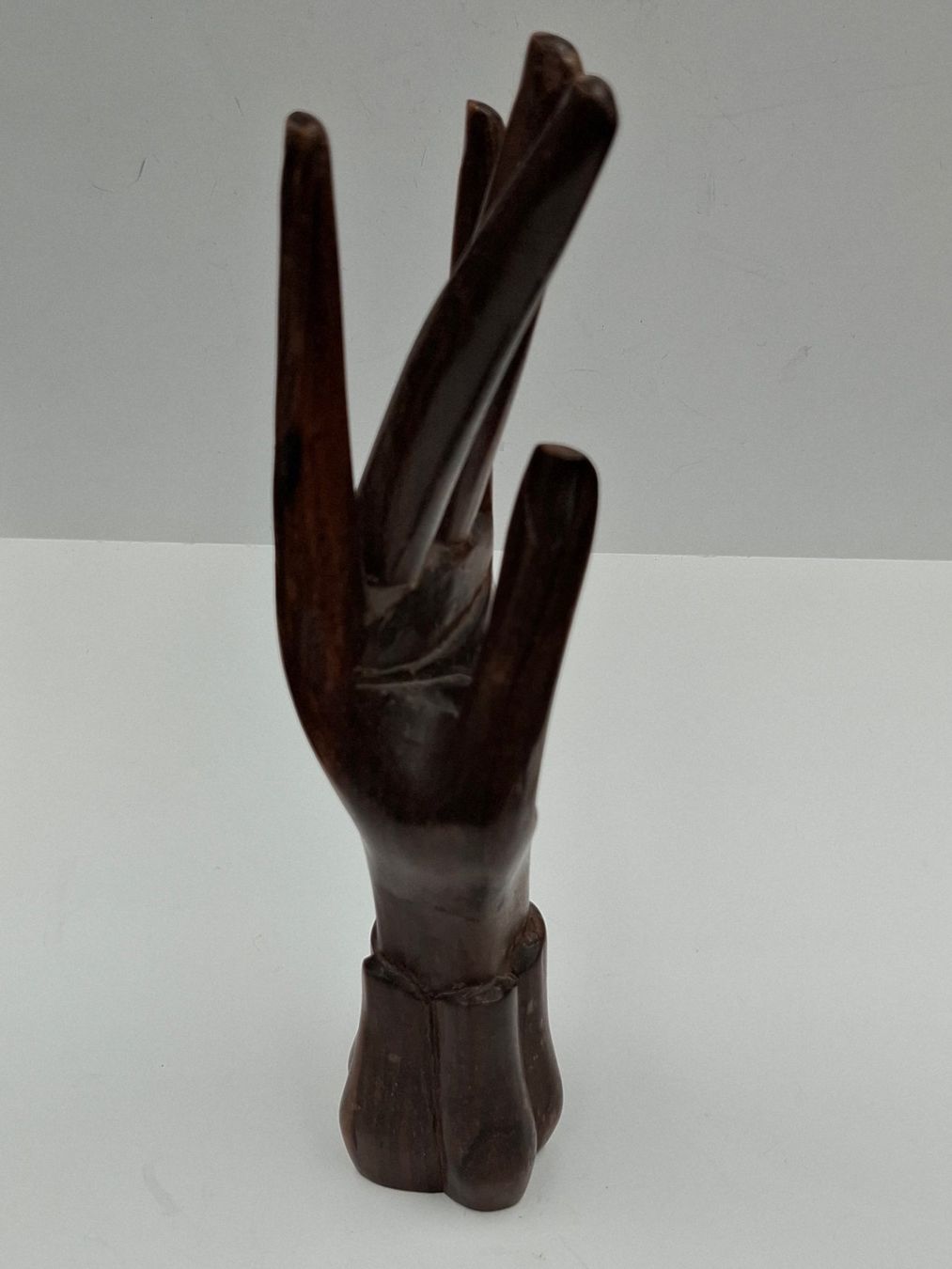 Statuette: Handgeschnitzter Schmuckhalter aus Holz Ringständer Boho – Usato da Zürich venduto da bruzolda 2