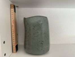 Handgedrehte Studiokeramik-Vase in graugrüner Glasur
