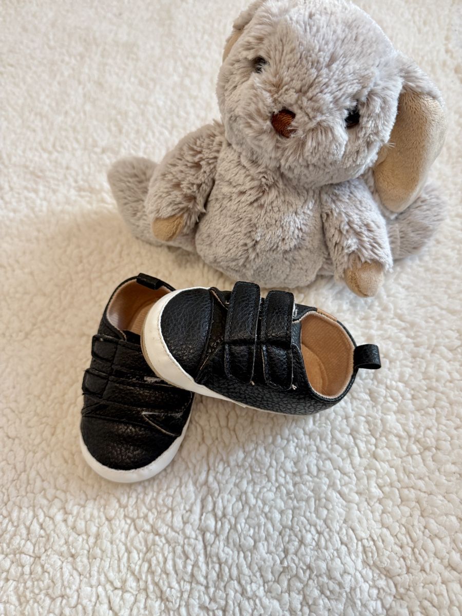 Scarpe per ragazzi: Schwarze Sneakers Gr. 18 – Nuovo (secondo la descrizione) da Horgen venduto da AA.AW55