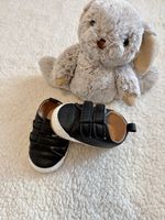 Schwarze Sneakers Gr. 18