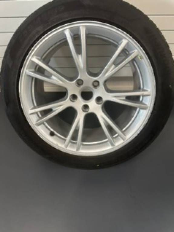 Tesla Pneumatici & Ruote complete: Vier Tesla Model Y Gemini Räder – Usato da Laufen venduto da jer_w9tl