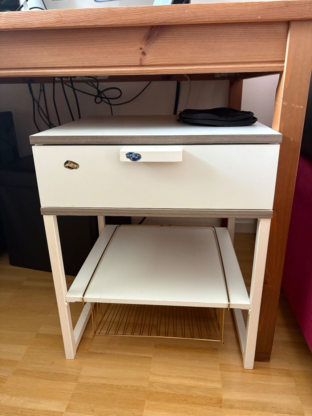 Tables de nuit: Ikea bedside drawer table – D'occasion à Binningen par G_Sam87 1