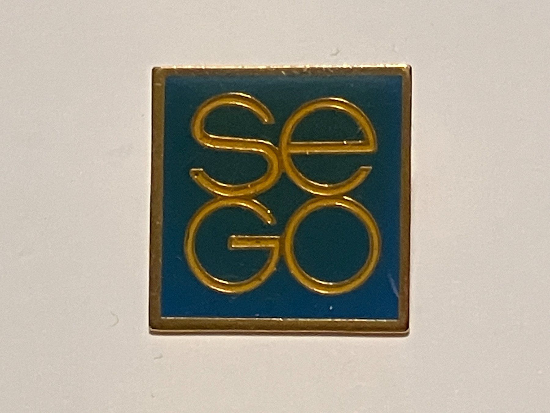 Placchette & Badge: 1 Pin Sego – Usato da Basel venduto da djwwpp
