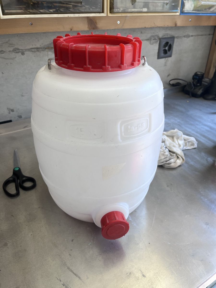 Abbeveratoi e trogoli: Wassertank unbenutzt  – Nuovo e nell'imballaggio originale da Scherzingen venduto da Husabergli 1