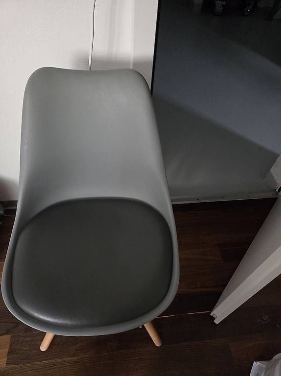 Sedie: Stuhl grau, Höhe 83cm – Usato da Belp venduto da peppelino 1