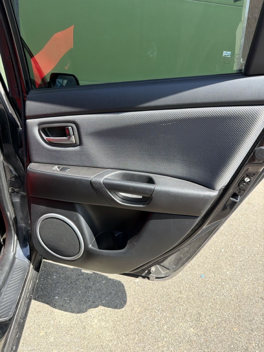 Mazda Tutti pezzi di ricambio auto: Mazda 3 mps Türverkleidung  – Usato da Gossau SG venduto da ds40 1