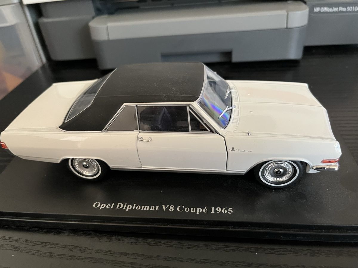 Opel Modellini d'auto: Opel Diplomat V8.   1:24 – Usato da Rümlang venduto da Papamoll4 1