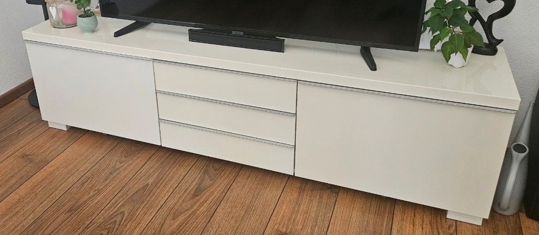 Ikea Mobili TV: Sideboard / Lowboard – Usato da Kriens venduto da Kisa17