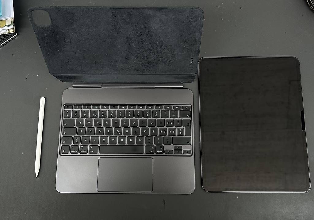 Tablet PC: Apple iPad Pro 13 M4 + Magic Keyboard + Apple Pencil Pro – Usato da Münchenbuchsee venduto da eri_zfp8 1