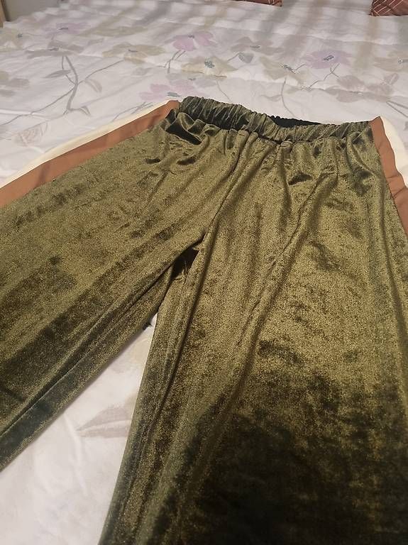 Pantaloni: Pantalone vellutato nuovo – Usato da Dino venduto da eva_2jl5 1