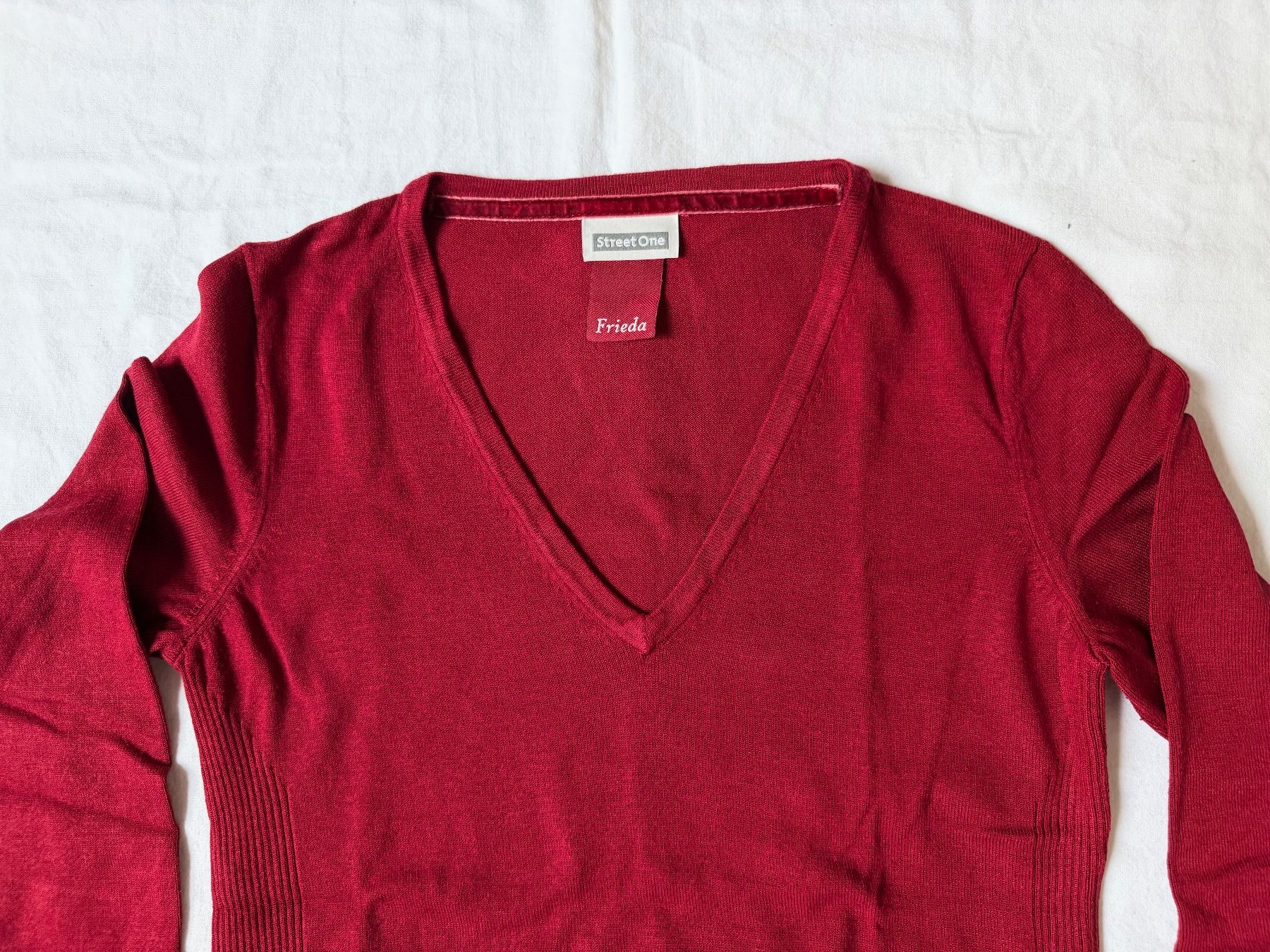 Maglioni & Felpe: Street One, Feinstrick-Pullover, rot, V-Ausschnitt, Gr. 36 – Usato da Basel venduto da Solaia28 1