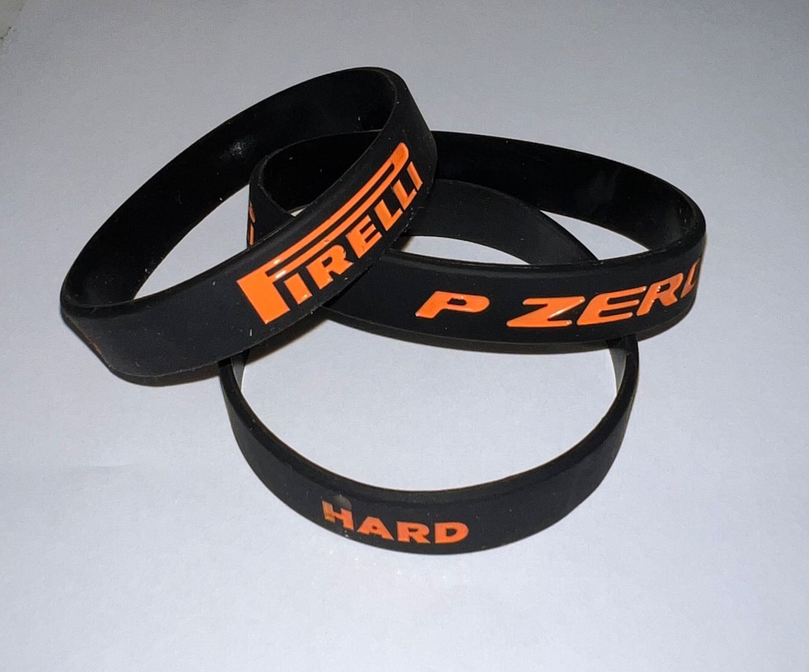Bracciali & Braccialetti: Pirelli P Zero Hard Silikon-Armband – Nuovo (secondo la descrizione) da Aarburg venduto da Moto.fans.swiss