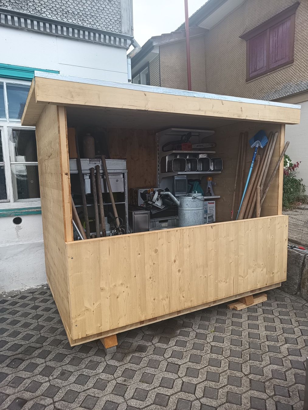 Altro per Eventi aziendali & Feste: Holzhütte Marktstand Verkaufsstand – Usato da Oberegg venduto da A-Z.Handel.Loehrer 1