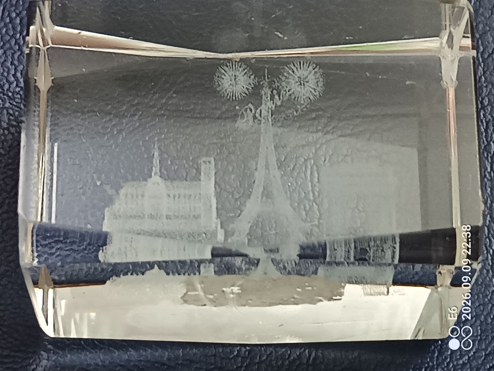 Alle Dekorationen: Glaswürfel mit Eiffelturm – Gebraucht aus Zürich von Mitzi6 2