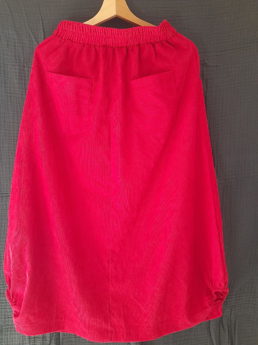 Gonne: Langer Rock Farbe rot Gr. M – Nuovo (secondo la descrizione) da Dietlikon venduto da Asienka 1