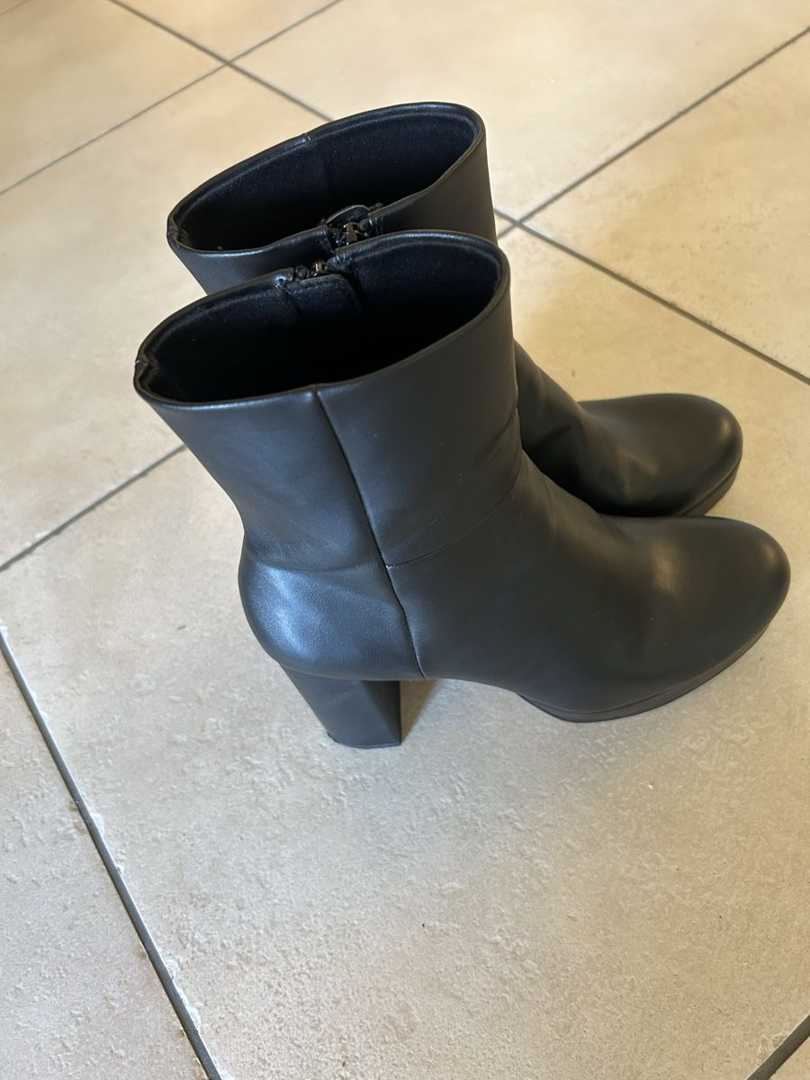 H&M Chaussures femmes: Stiefeletten H&M  – D'occasion à Wallisellen par Aurorasun