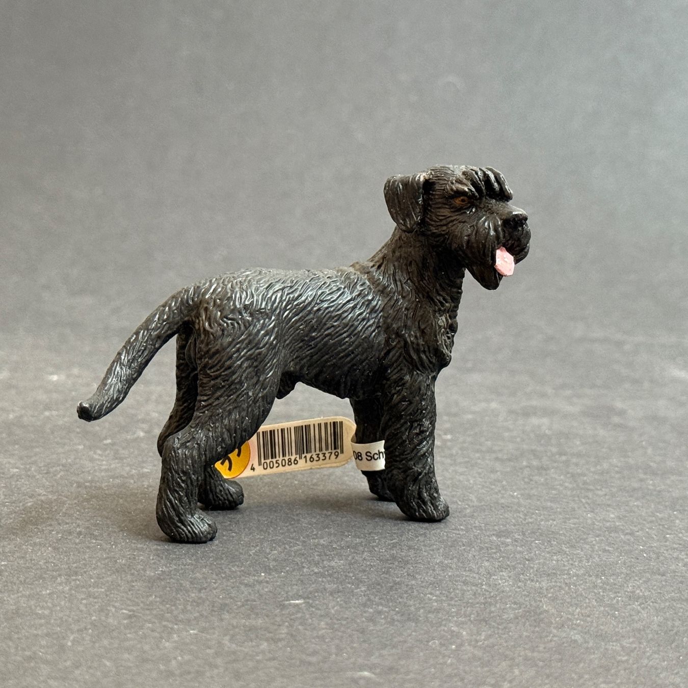 Schleich Statuette: SCHLEICH 16337 Riesenschnauzer Hund – Usato da Ennetbaden venduto da mapa05