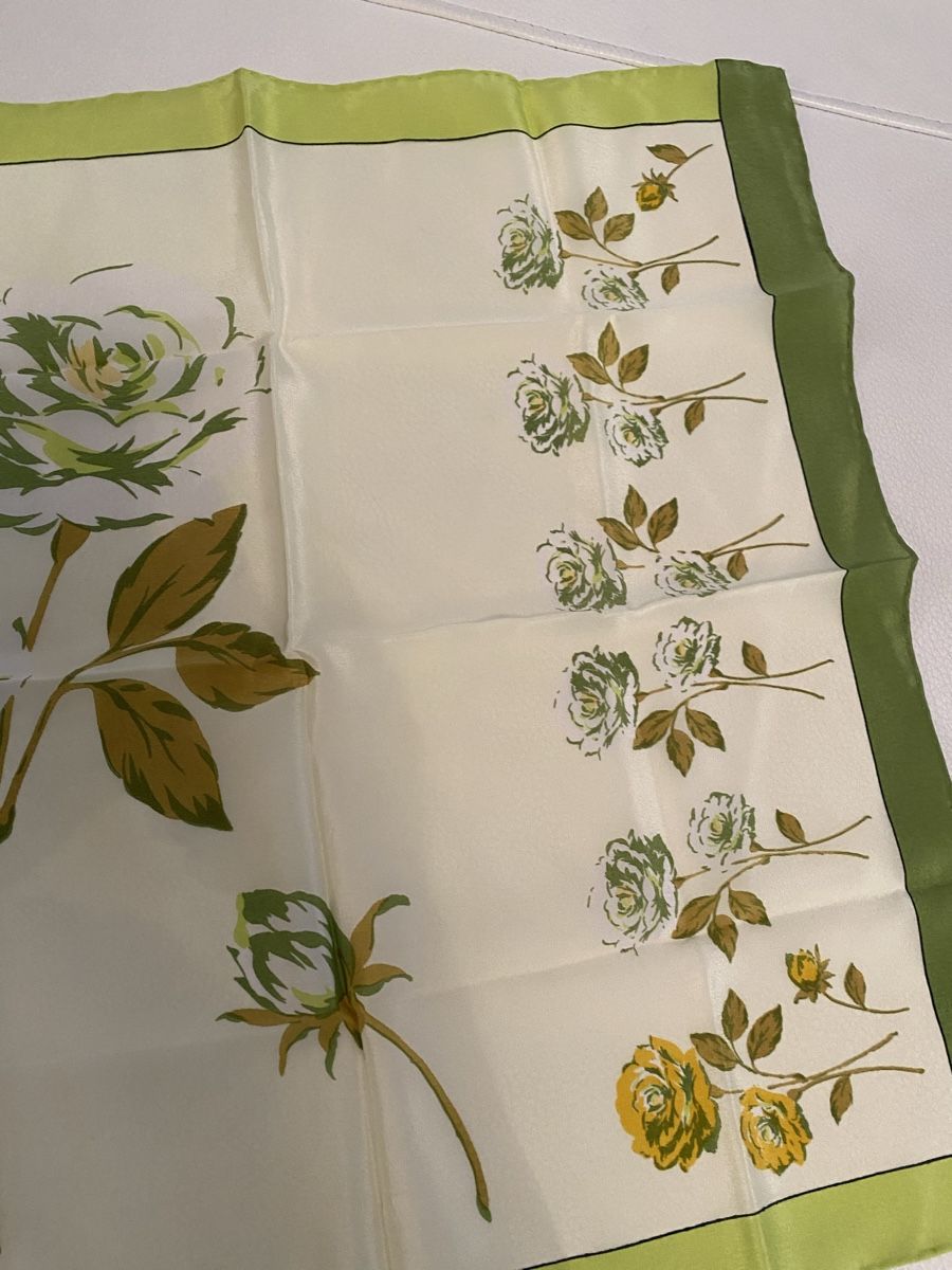 Foulards, Tücher & Schals: Seiden Halstuch 🌸 – Gebraucht aus Opfikon von Luis144 1