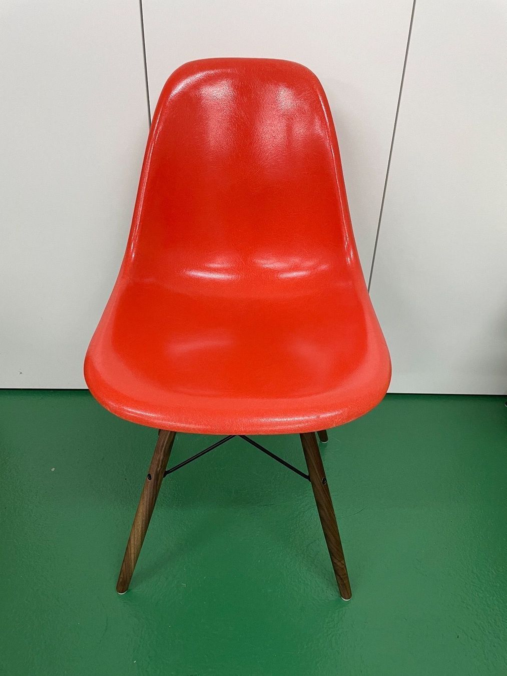 Eames Stühle: Eames Side Chair Red Orange – Gebraucht aus ipsach von Latigo