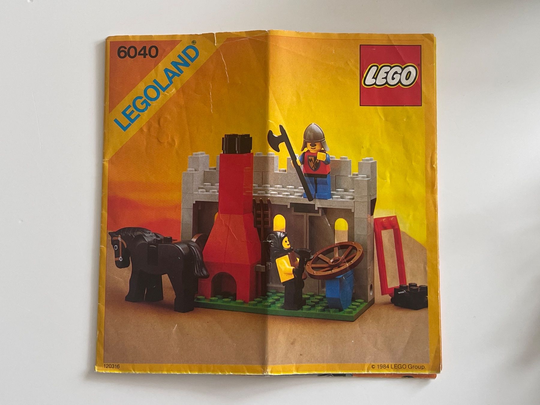 Lego Kit di costruzioni: LEGO Castle 6040 - Blacksmith Shop / Schmiede – Usato da Burgdorf venduto da Pistar 5