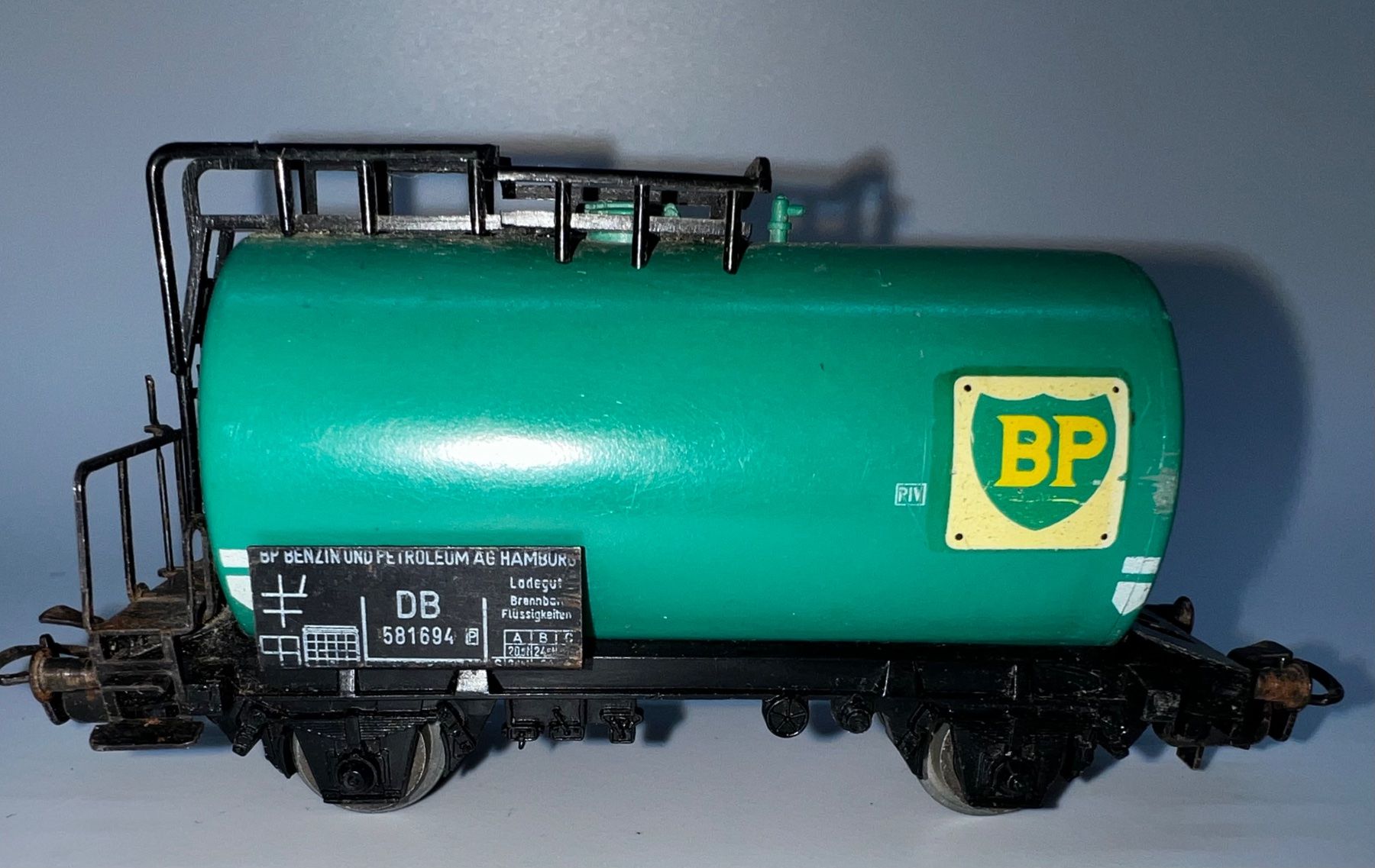 Märklin Modelleisenbahnen: BP Tankwagen,  H0 von Märklin – Gebraucht aus Basel von jonnyhaas 1