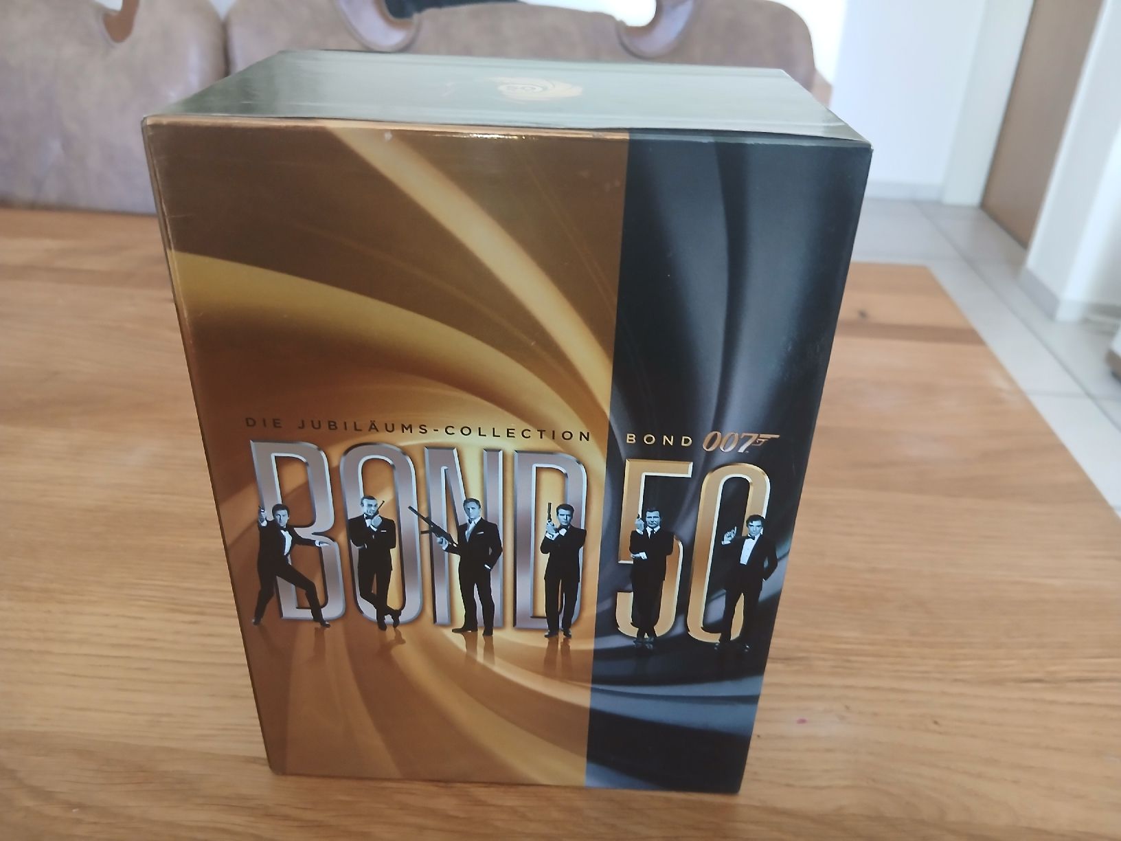 Tutti i DVDs: James Bond Jubiläums-Collection  – Usato da Bonstetten venduto da PixelFox