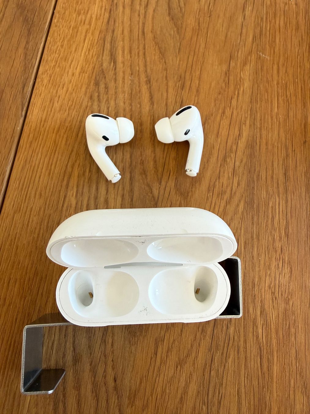 Apple Cuffie: APPLE AirPods Pro 1 – Usato da Lausanne venduto da Nine1982 1