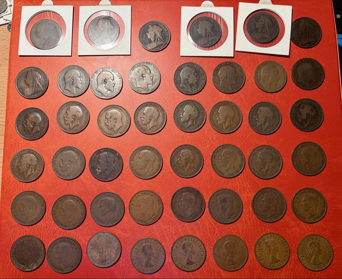 Alle Münzen: Collection de 46 Penny, Angleterre, dès 1875 – Gebraucht aus St-Maurice von SPEKER 1