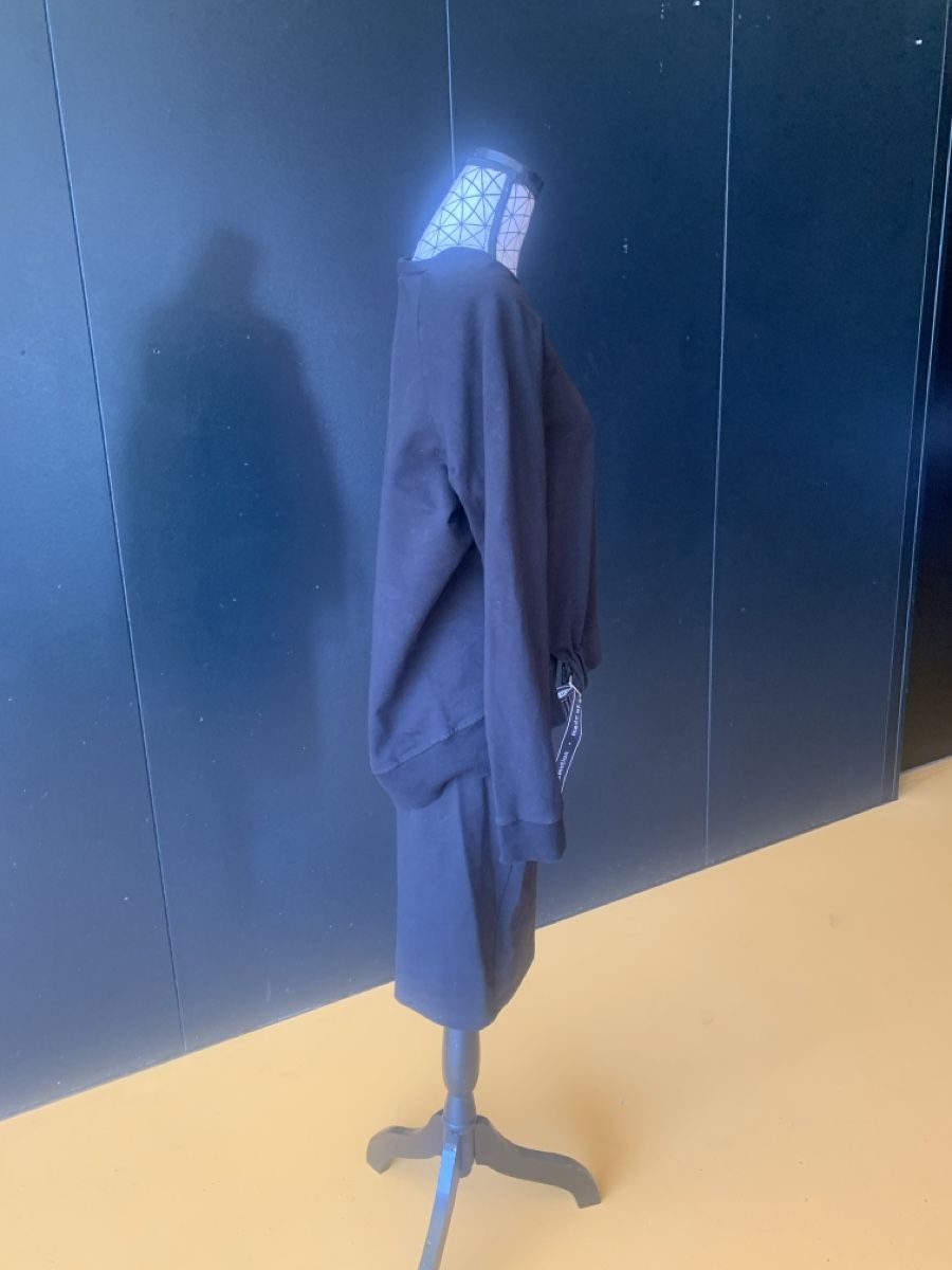 Lotti di vestiti: Rock und Sweatshirt – Usato da Rain venduto da 11. 2