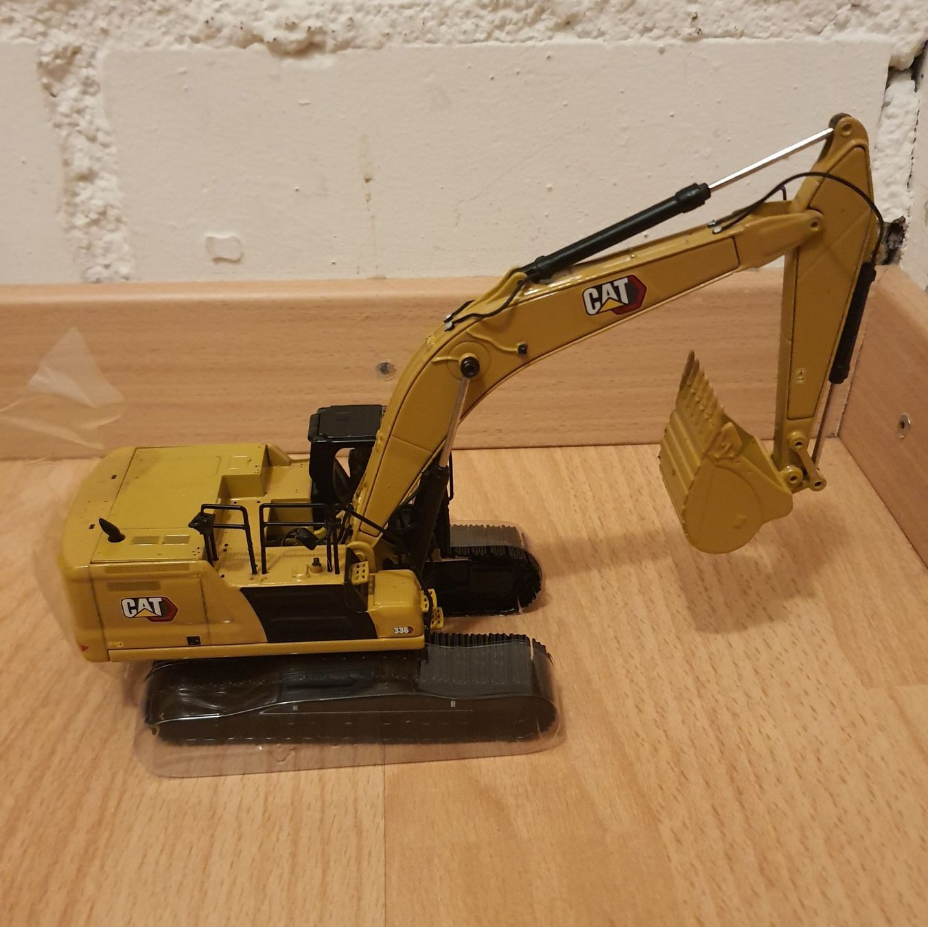 Caterpillar Kit di modellismo & Modellini statici: originalverpackter Caterpillar 1:50 Modell Hydraulik-Bagger – Nuovo e nell'imballaggio originale da Seon venduto da Brasilfan 6