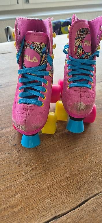 Pattini in linea & Pattini a rotelle: Kinder Rollschuhe – Usato da Ostermundigen venduto da AW1985 2