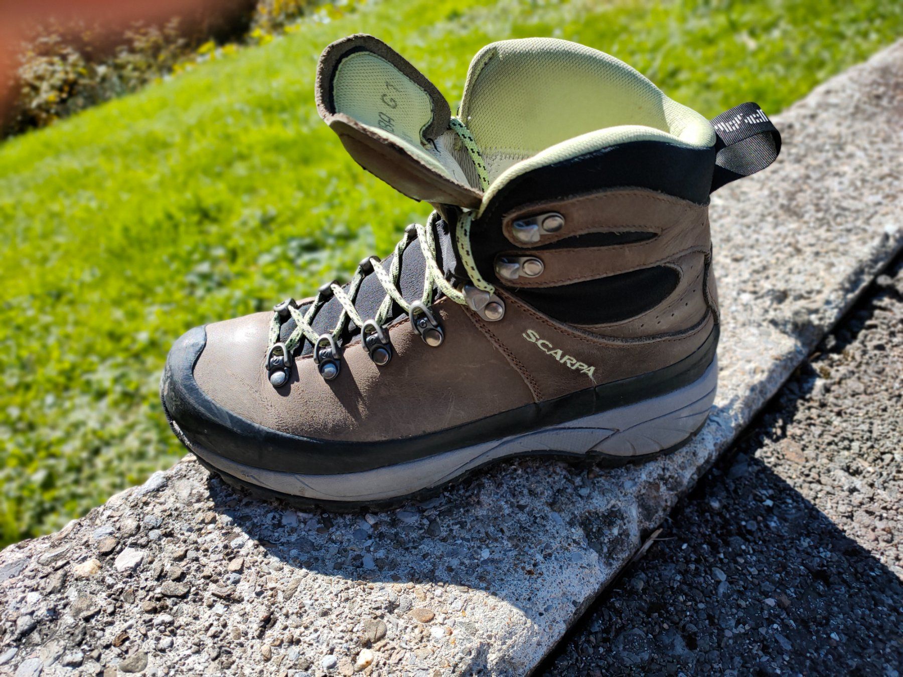 Scarpa Scarpe da donna: Scarpa Wanderschuhe Gr 38 – Usato da Les Moulins venduto da alicia017
