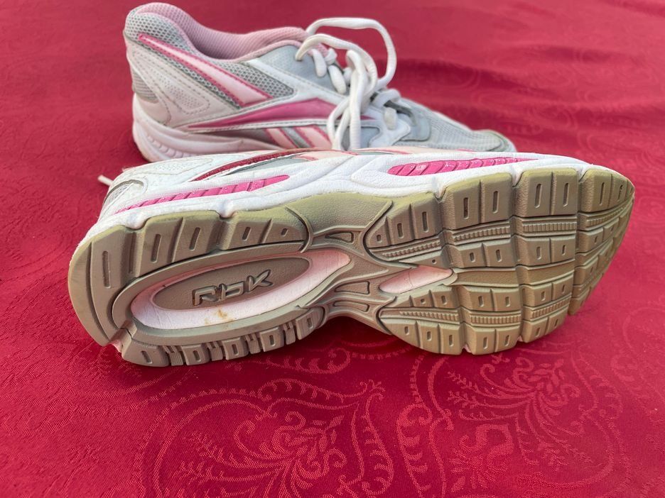 Reebok Scarpe da donna: Mädchen Reebok Sneaker 33 – Usato da Bergdietikon venduto da antovale 1