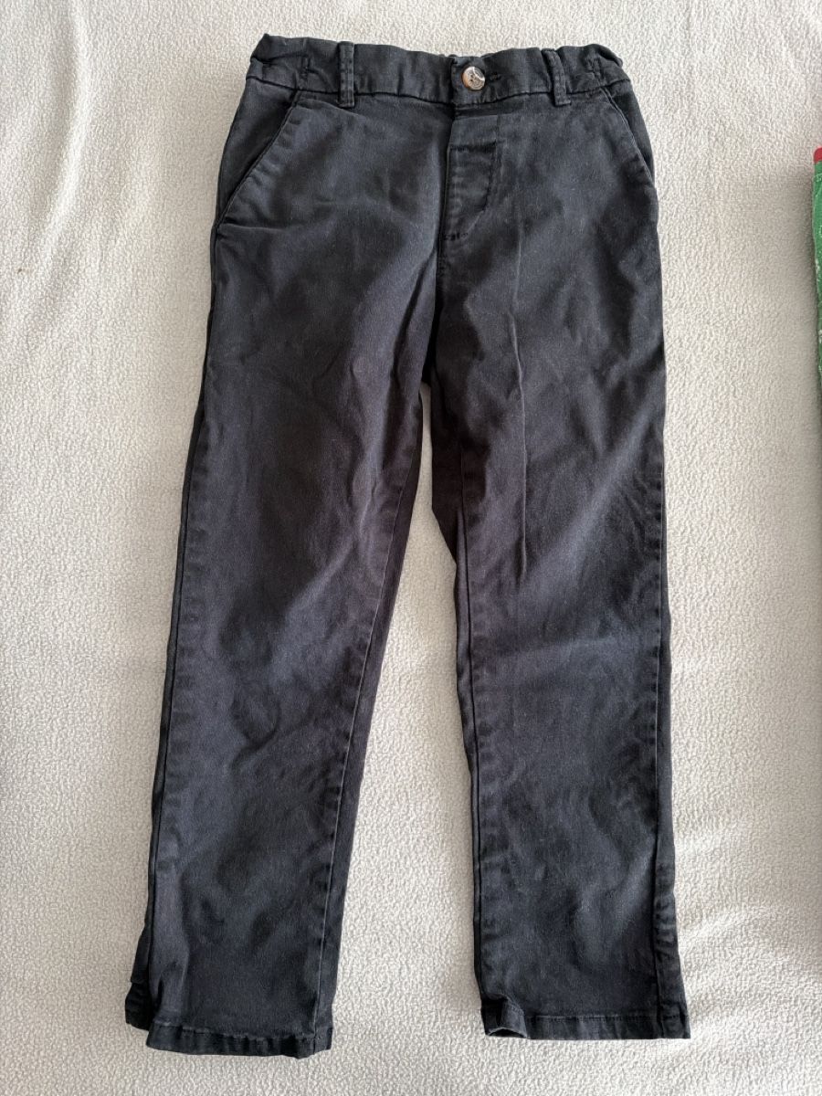 Next Pantaloni: Schwarze Hose Next 4-5 Jahre – Usato da Ittigen venduto da MOVIN20