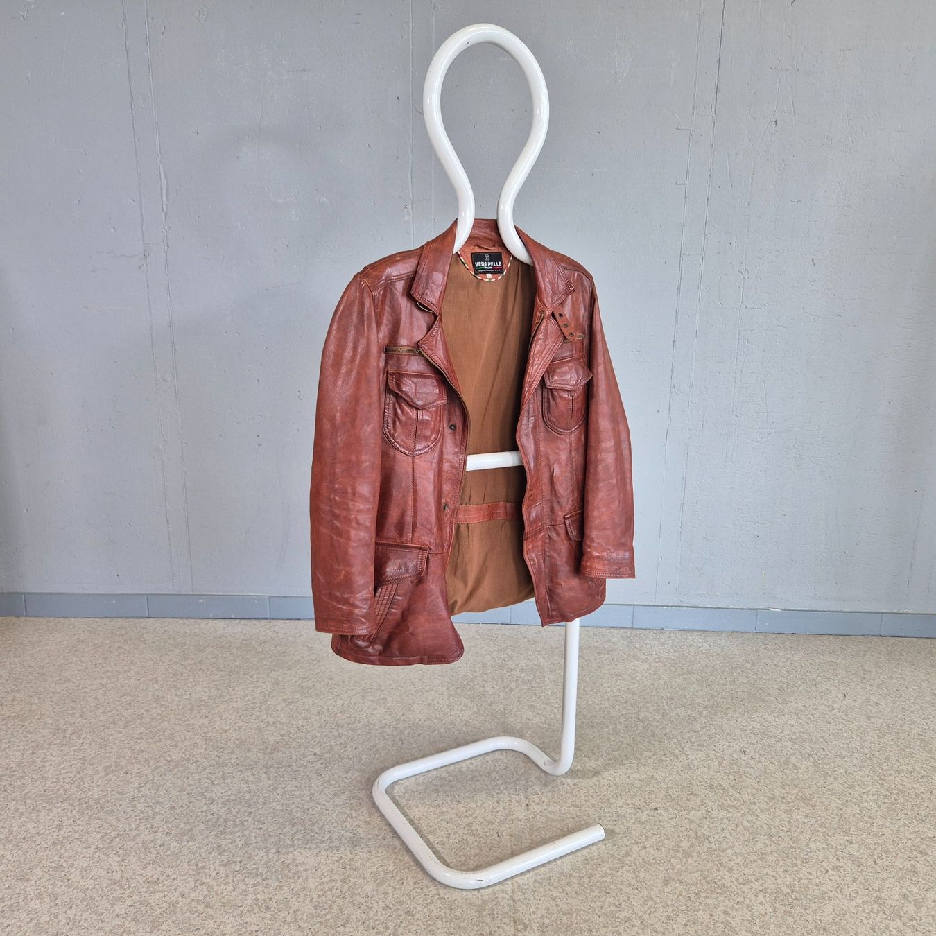 Garderobe: Design Herrendiener Garderobenständer Kleiderständer – Gebraucht aus Nottwil von Wondewa-Shop 4