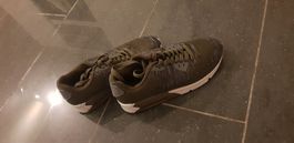 Turnschuhe Olivegrün