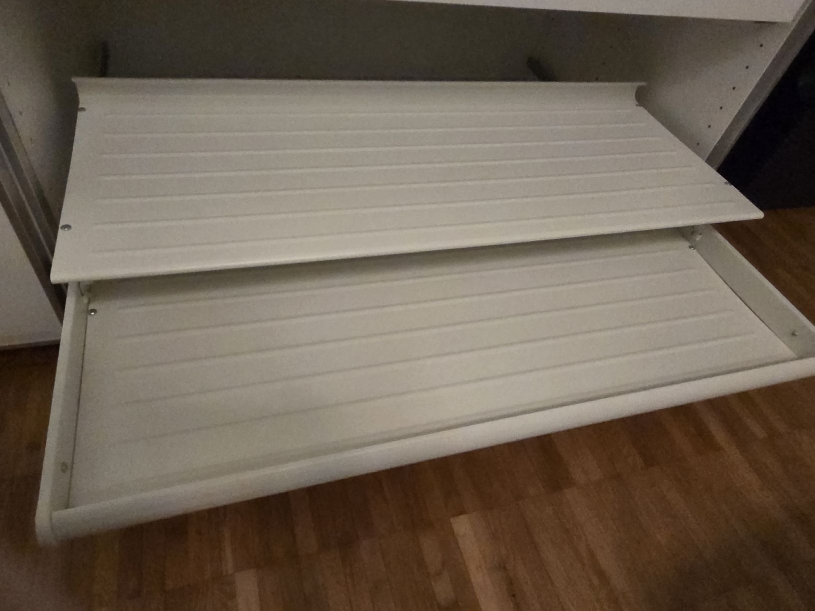 Armadi: Schuhkomplement Pax – Usato da Bonstetten venduto da Paris_18