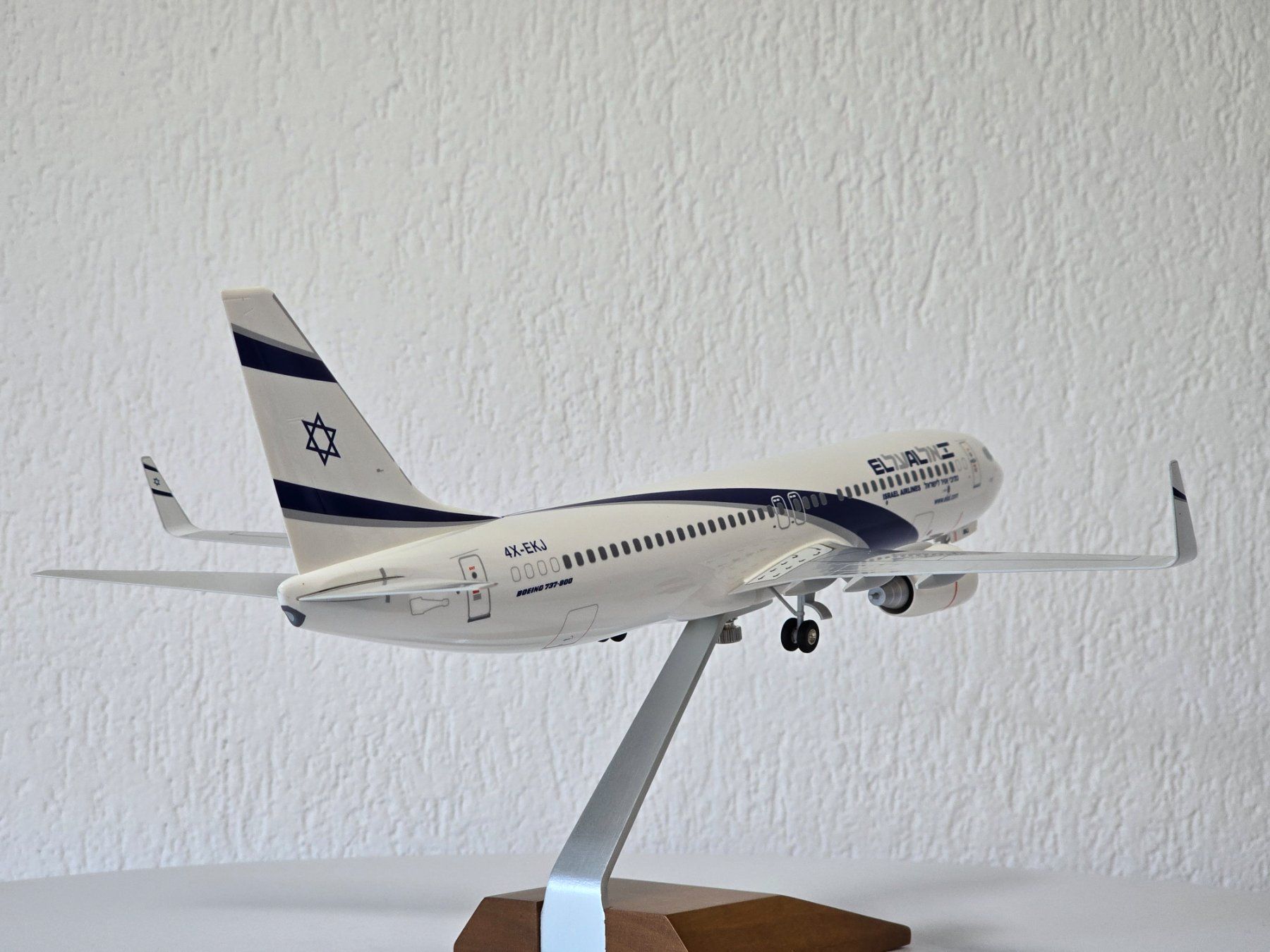 Modellbausätze & Standmodelle: Daron, Sky Marks, SKR 8225, ELAL, Boing 737-800, Vitrine – Neu (gemäss Beschreibung) aus Kloten von Nicola2 5