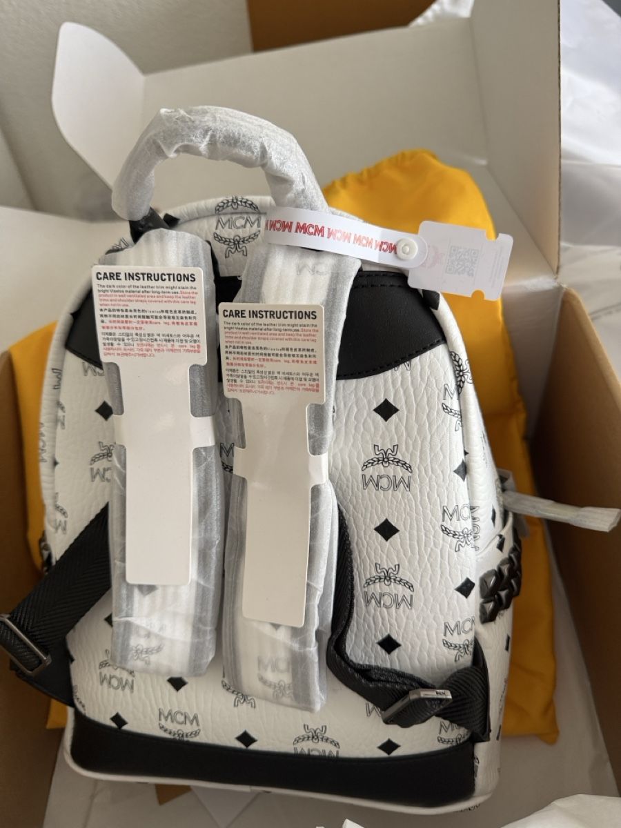 Mcm Zaini: MCM RUCKSACK SIGNATURE WEISS  SIDESTUDS – Nuovo e nell'imballaggio originale da Wohlen AG venduto da rol_8r5l 2