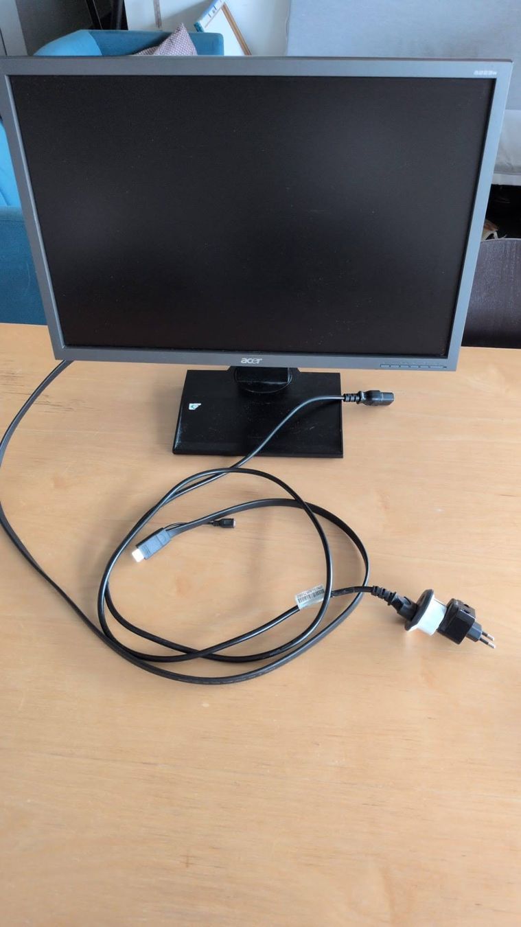 Acer Monitor: Acer Monitor with HDMI cable – Usato da Zürich venduto da fab_sxd5