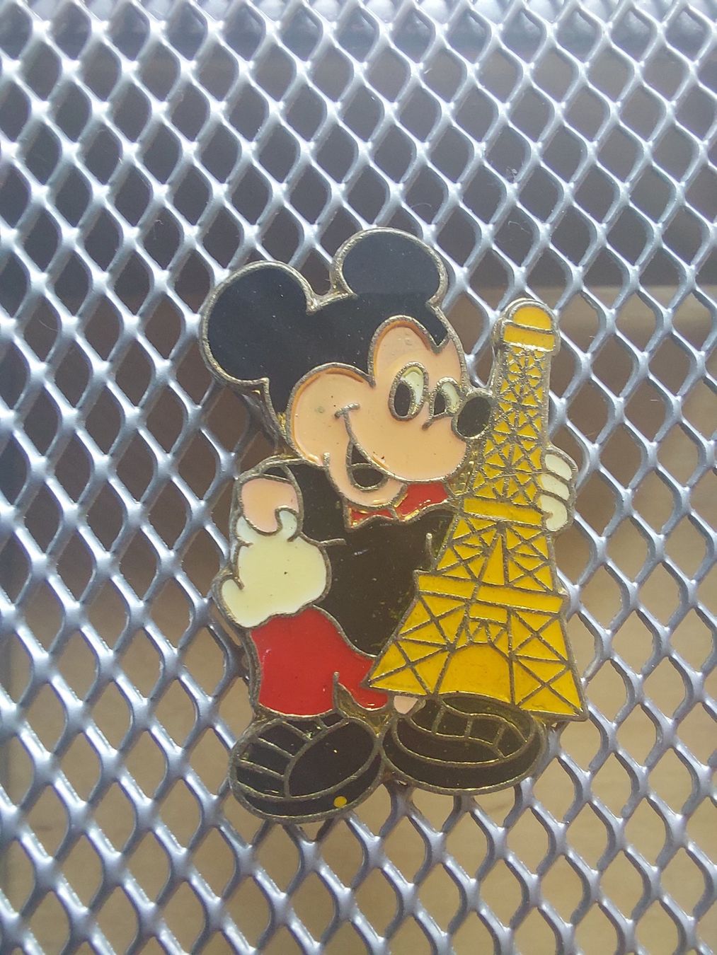 Disney Placchette & Badge: 7 DISNEY -  PIN – Usato da Gipf - Oberfrick venduto da Esnoopy 7
