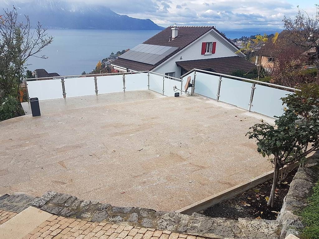 Rivestimenti per pavimenti: Dalles en granit beige – Usato da Corsier-sur-Vevey venduto da hel_lvr5 1