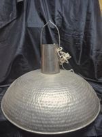 Alte restaurierte Fabriklampe