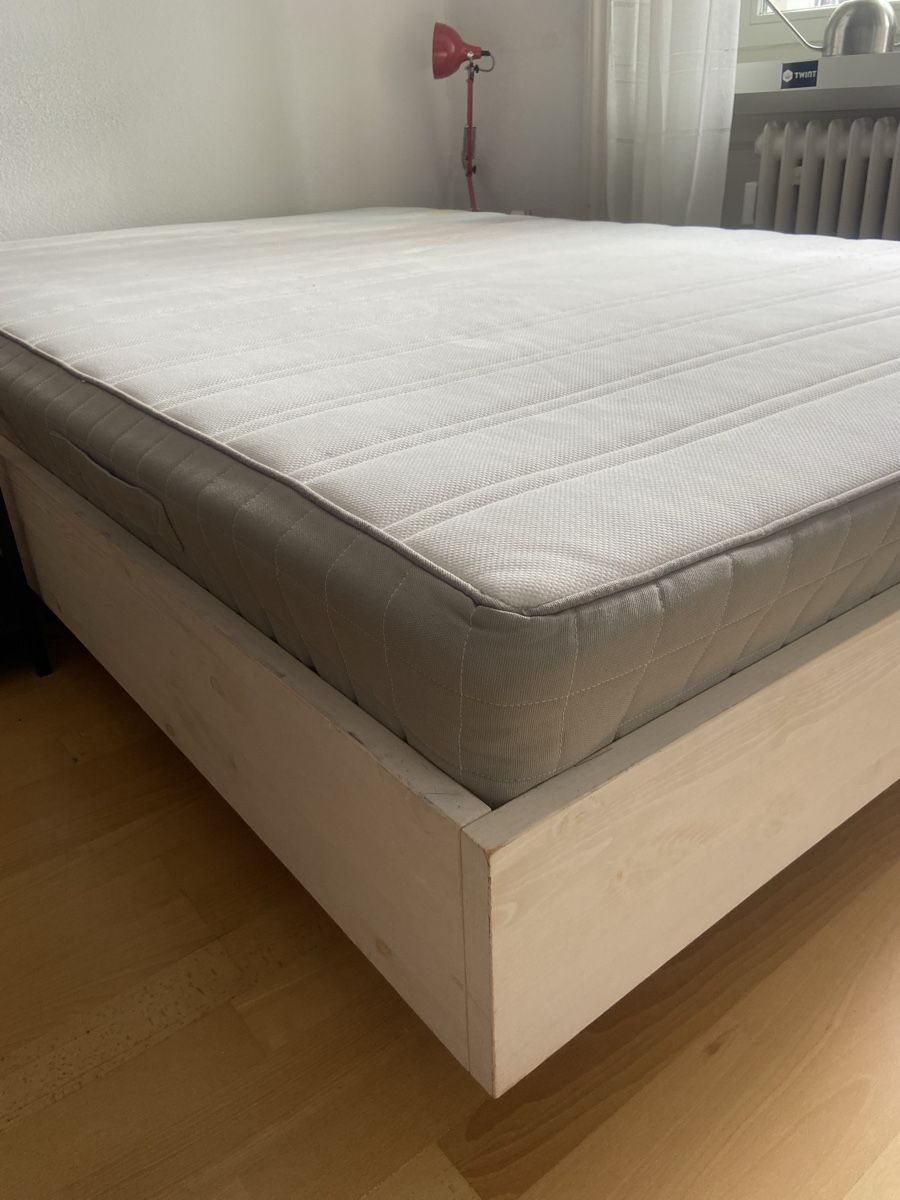 Lits: Bett mit Matratze – D'occasion à Winterthur par mic_xjg2 2