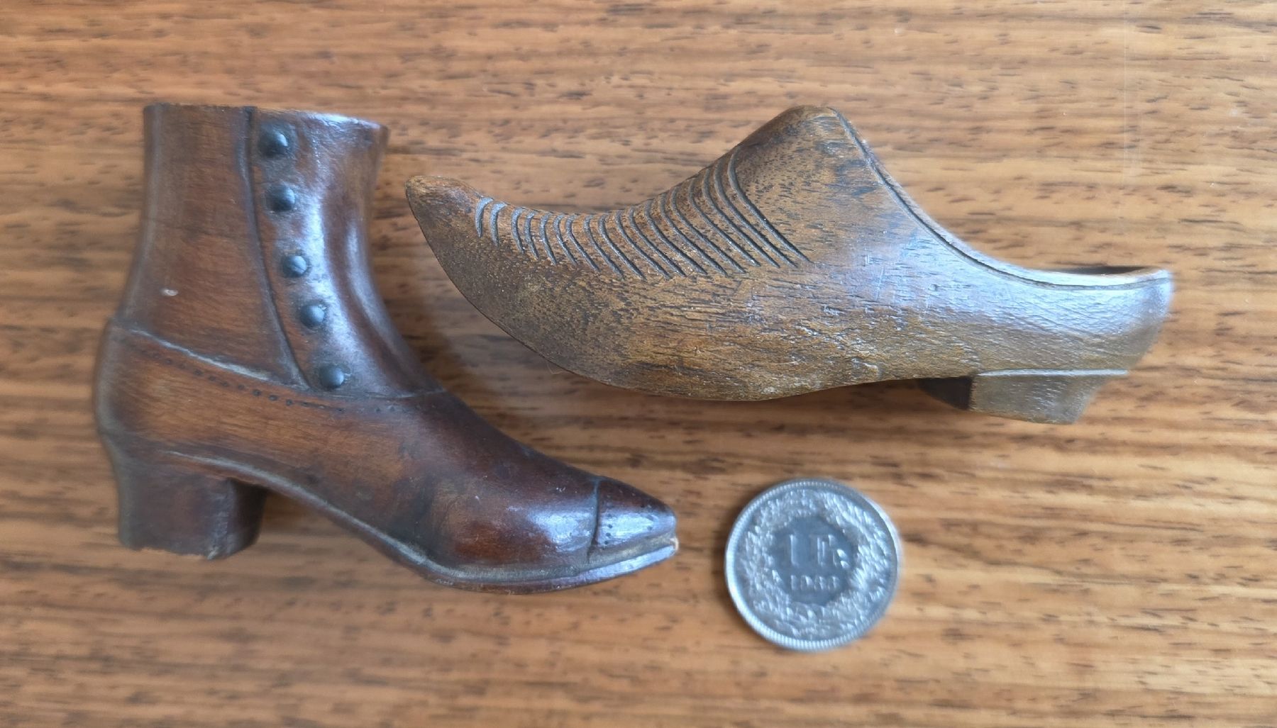 Tutte le decorazioni: Antike Miniatur Holzschuhe – Usato da Solothurn venduto da Vivalamamma 2